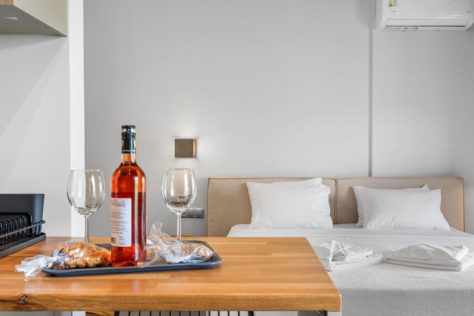 Blue Symphony Suites Apartments Nikiána Eksteriør bilde